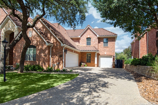 view of front of house featuring a front lawn and a garage