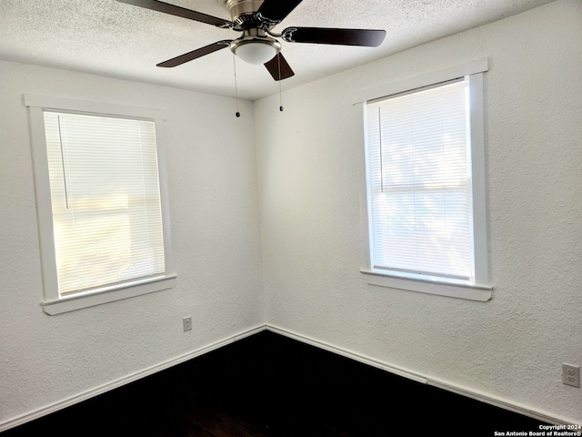 unfurnished room featuring a textured ceiling and ceiling fan