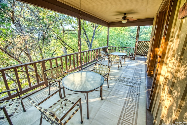 balcony featuring ceiling fan