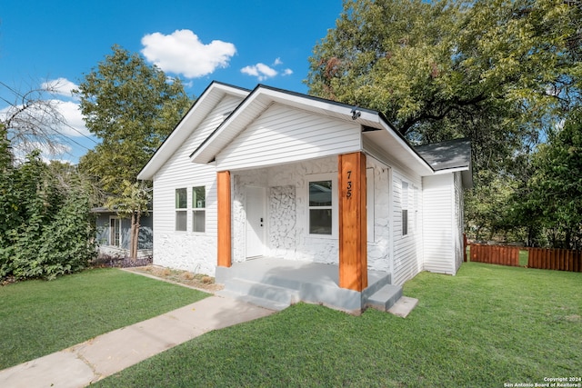 view of front of home with a front lawn