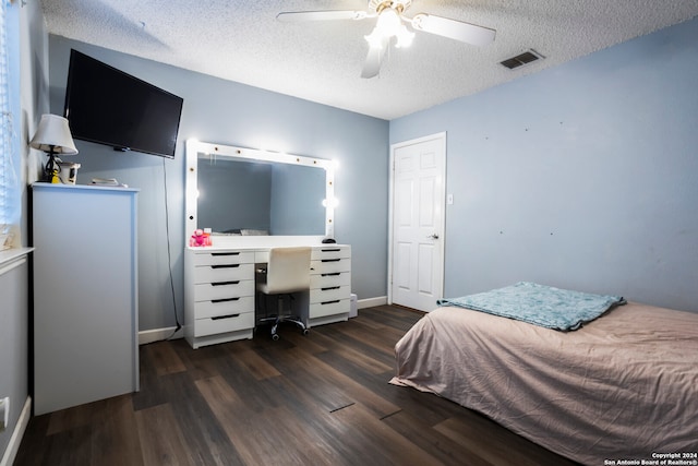 bedroom with dark hardwood / wood-style floors, a textured ceiling, and ceiling fan