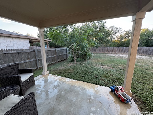 view of yard featuring a patio