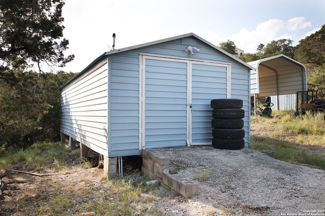 view of outbuilding featuring a carport