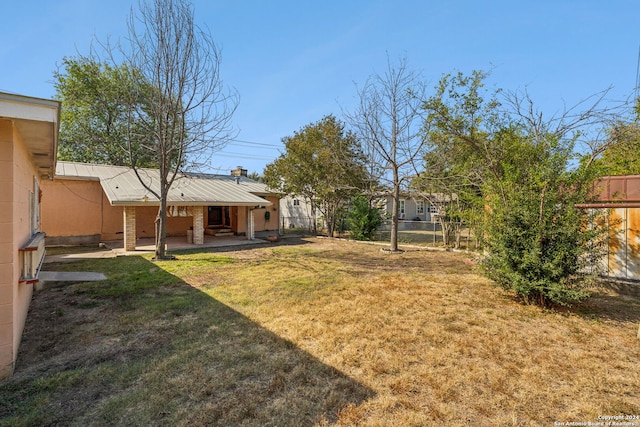 view of yard featuring a patio