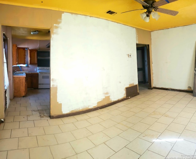 spare room featuring light tile patterned floors and ceiling fan