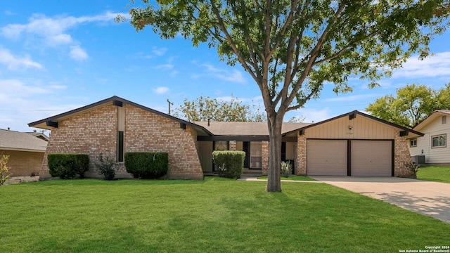 ranch-style home featuring a front lawn and a garage