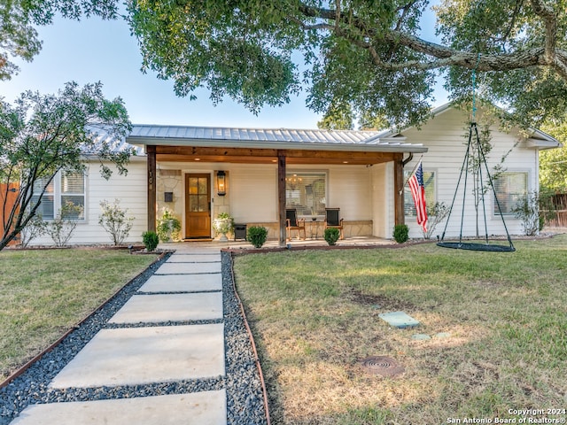 view of front facade with a front lawn and covered porch