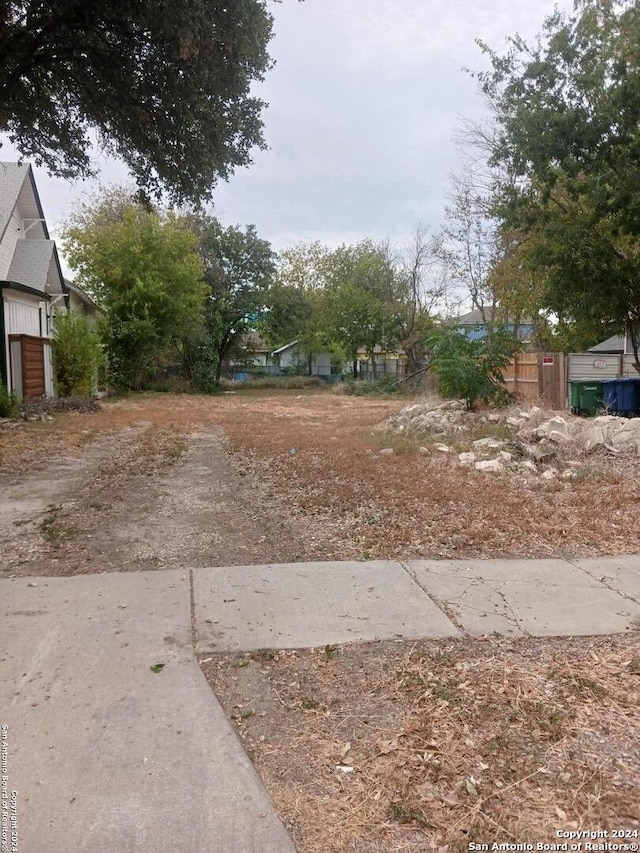 Listing photo 2 for 530 E Whittier St, San Antonio TX 78210