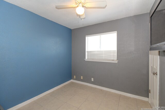 unfurnished room with ceiling fan