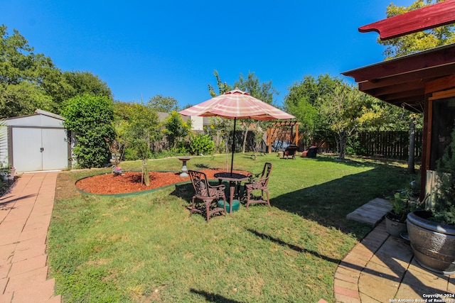 view of yard with a shed