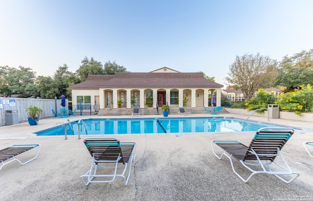 view of swimming pool featuring a patio