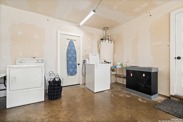 washroom featuring washer and clothes dryer