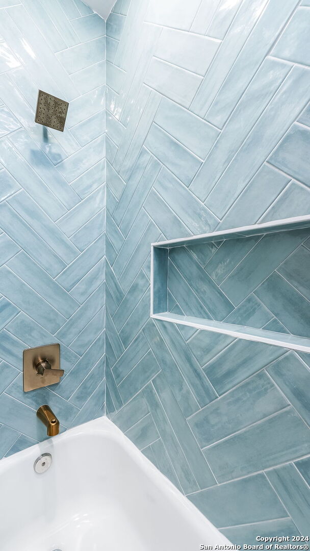 bathroom featuring shower / tub combination