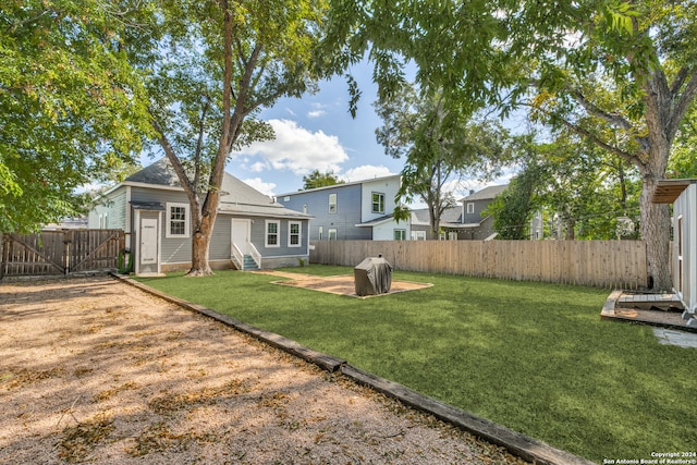 view of yard with a patio