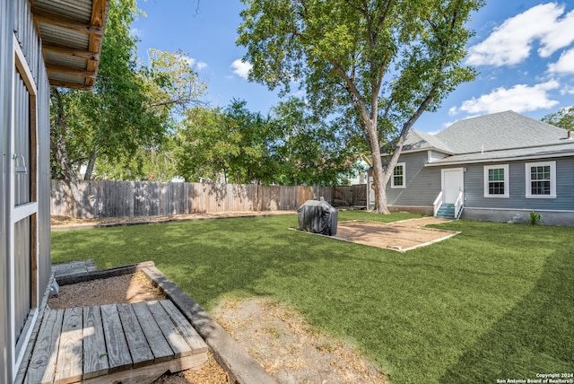 view of yard with a patio