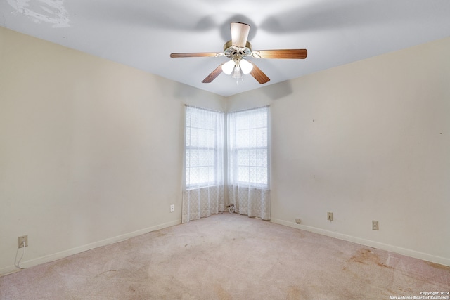 unfurnished room featuring ceiling fan and light colored carpet