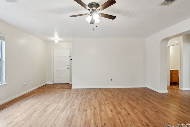 unfurnished room featuring light hardwood / wood-style flooring and ceiling fan