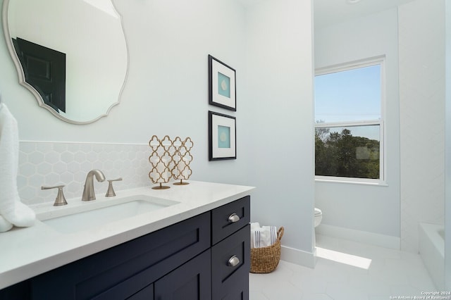 244 Porter St, San Antonio, TX 78210 - bathroom with toilet, vanity, a tub, backsplash, and baseboards