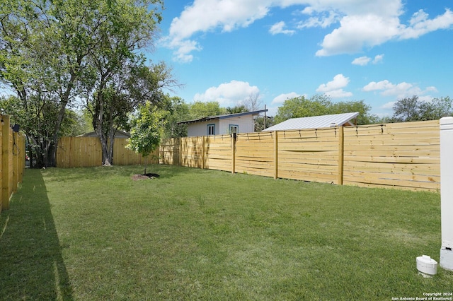 244 Porter St, San Antonio, TX 78210 - view of yard featuring a fenced backyard