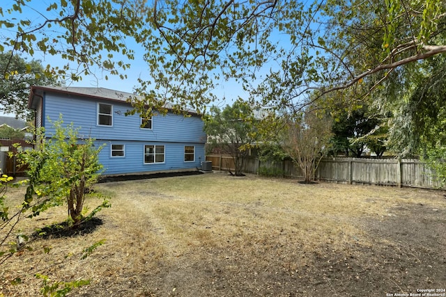 view of yard featuring cooling unit