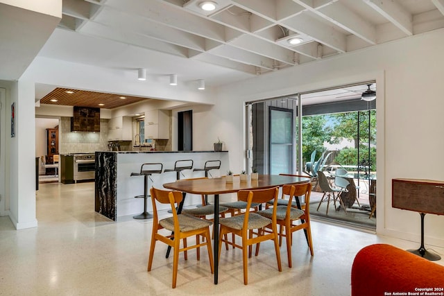 dining space with sink and ceiling fan