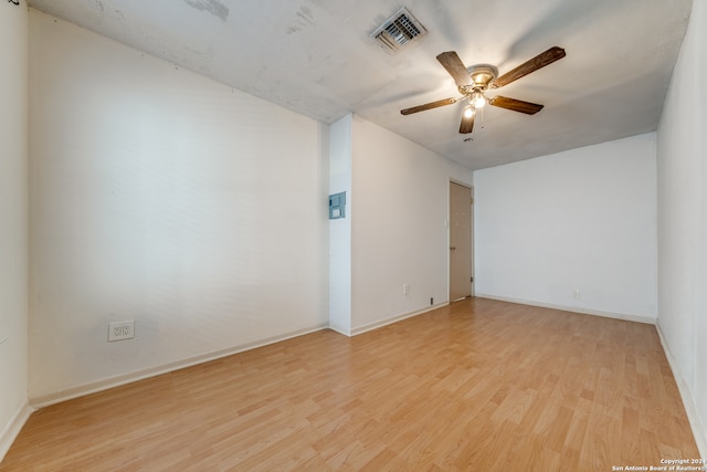 unfurnished room featuring light hardwood / wood-style floors and ceiling fan