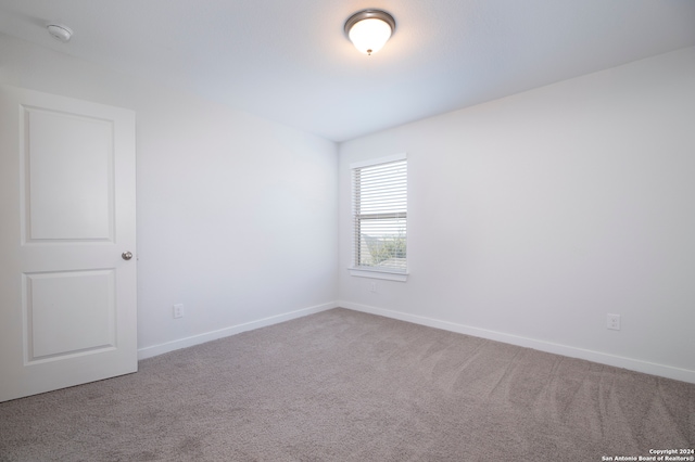 unfurnished room featuring carpet