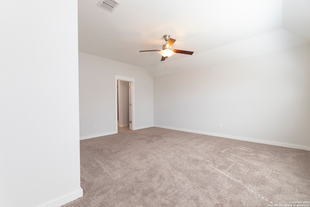 unfurnished room featuring ceiling fan and carpet flooring