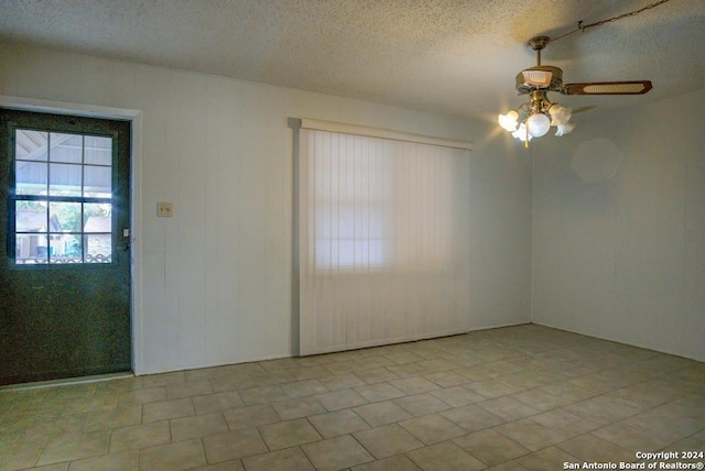 spare room featuring ceiling fan and a textured ceiling