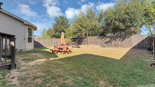 view of yard featuring an outdoor fire pit