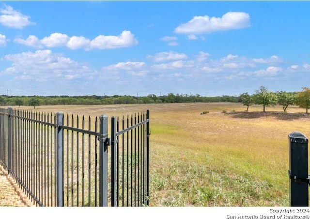 view of yard featuring a rural view