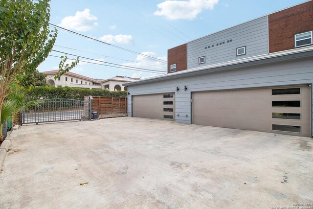 159 E Davis Ct Unit 102, San Antonio, TX 78209 - garage with fence, a gate, and driveway