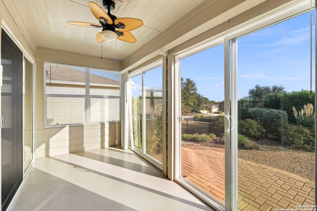 sunroom featuring ceiling fan