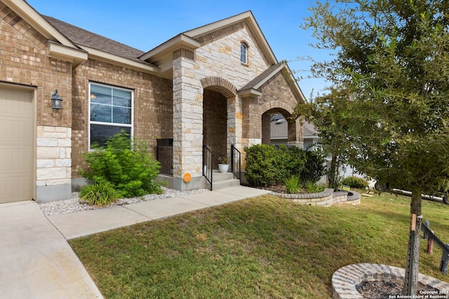 view of front of home with a front lawn and a garage