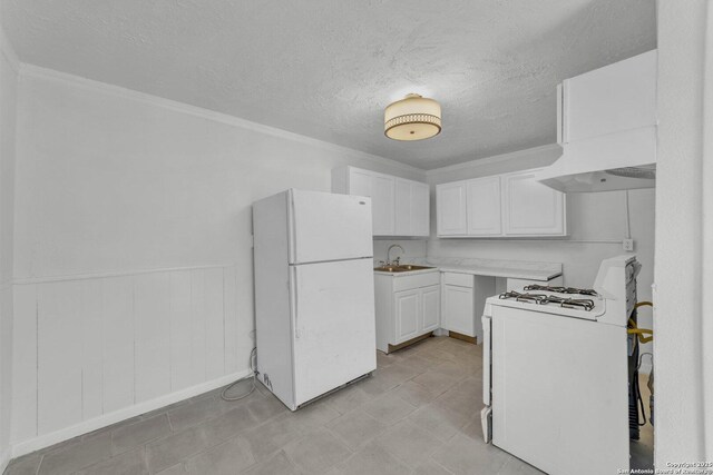 811 General Mcmullen Dr, San Antonio, TX 78237 - kitchen with a sink, a textured ceiling, white appliances, white cabinets, and under cabinet range hood