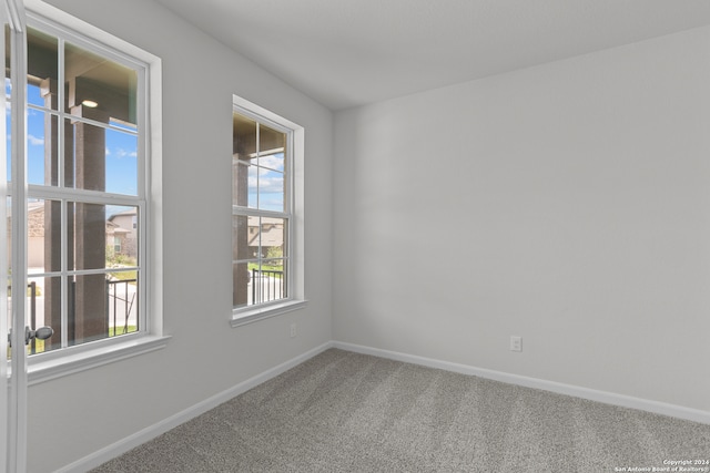 view of carpeted spare room