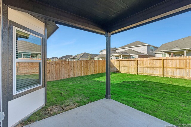 view of yard featuring a patio area