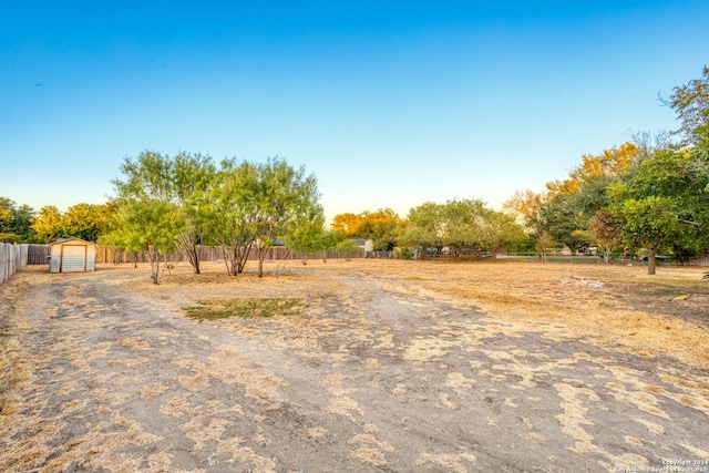 view of yard featuring a rural view