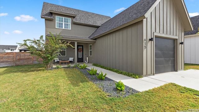 view of front of property with a front lawn