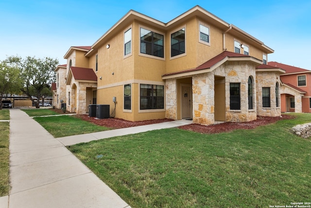 view of front facade featuring a front lawn