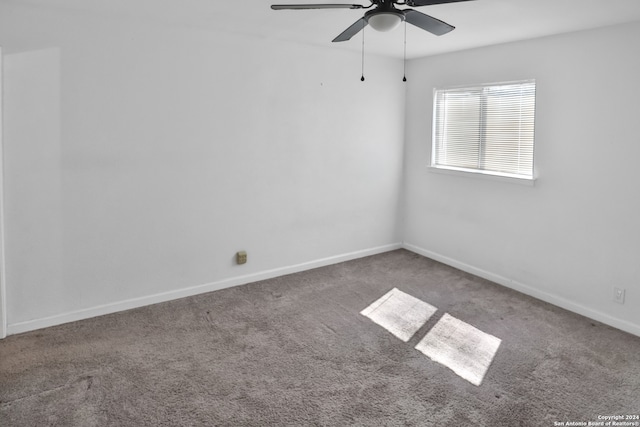 carpeted empty room featuring ceiling fan