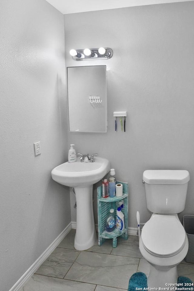14024 Wisdom Rd, Atascosa, TX 78002 - half bathroom with toilet and baseboards