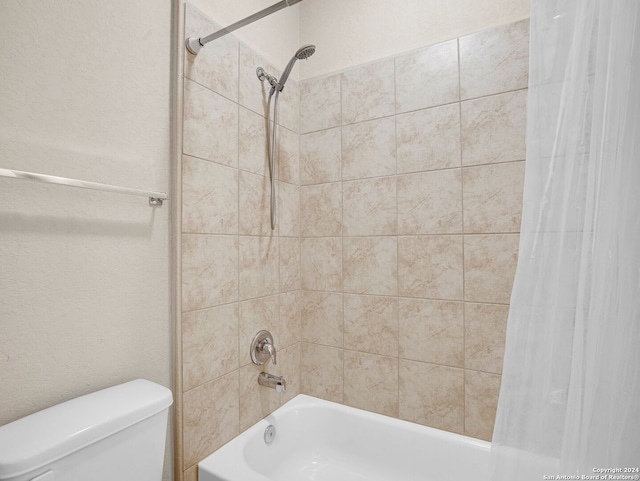 bathroom featuring shower / tub combo with curtain and toilet