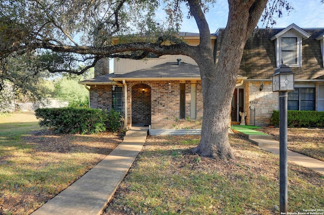 view of front of house with a front yard