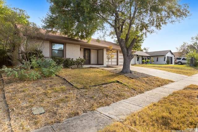 ranch-style home featuring a front yard