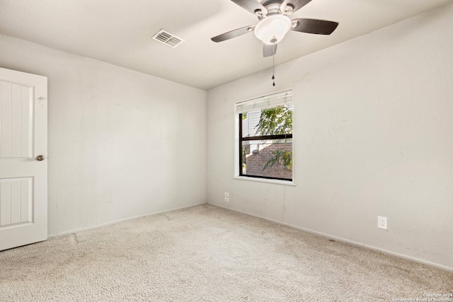 unfurnished room with carpet and ceiling fan