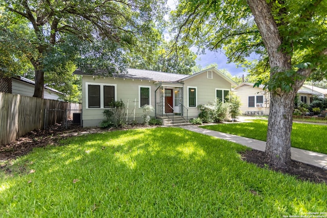 ranch-style house featuring a front lawn