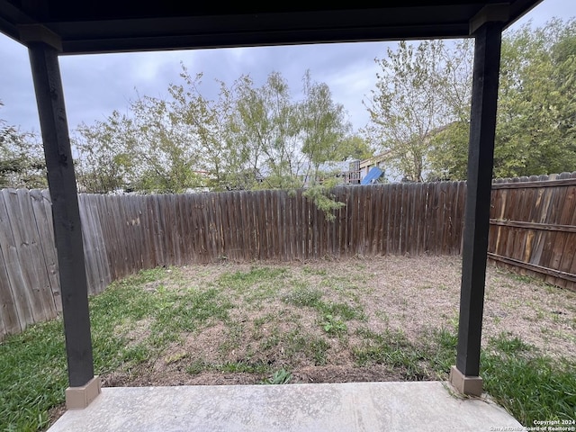 6607 Mia Way, San Antonio, TX 78233 - fenced backyard featuring a patio
