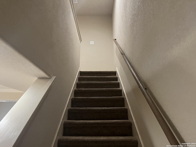 6607 Mia Way, San Antonio, TX 78233 - stairway featuring a textured wall