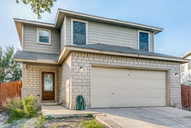 view of front facade featuring a garage